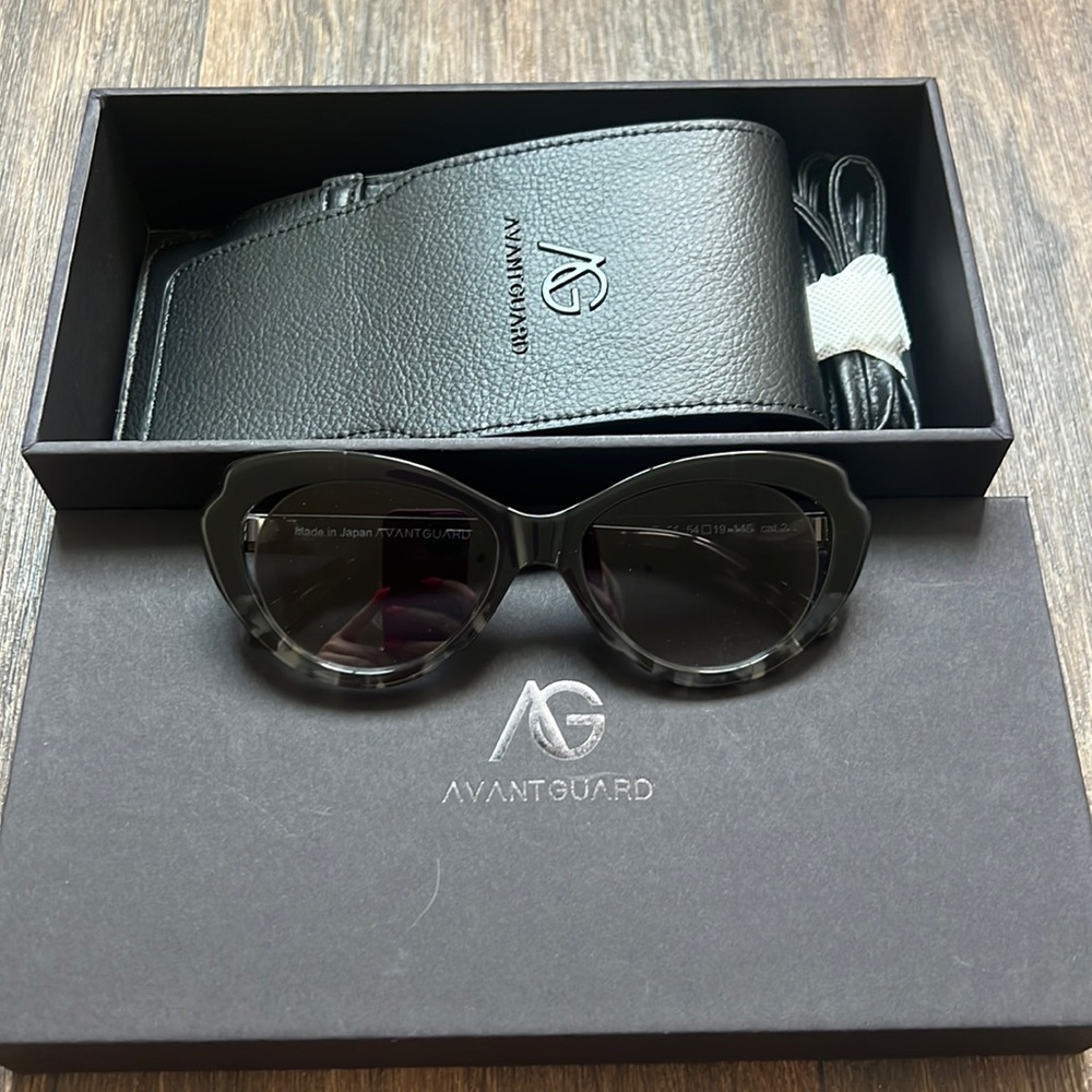 THE MONTMARTRE CATEYE SUNGLASSES IN MIDNIGHT TORTOISESHELL